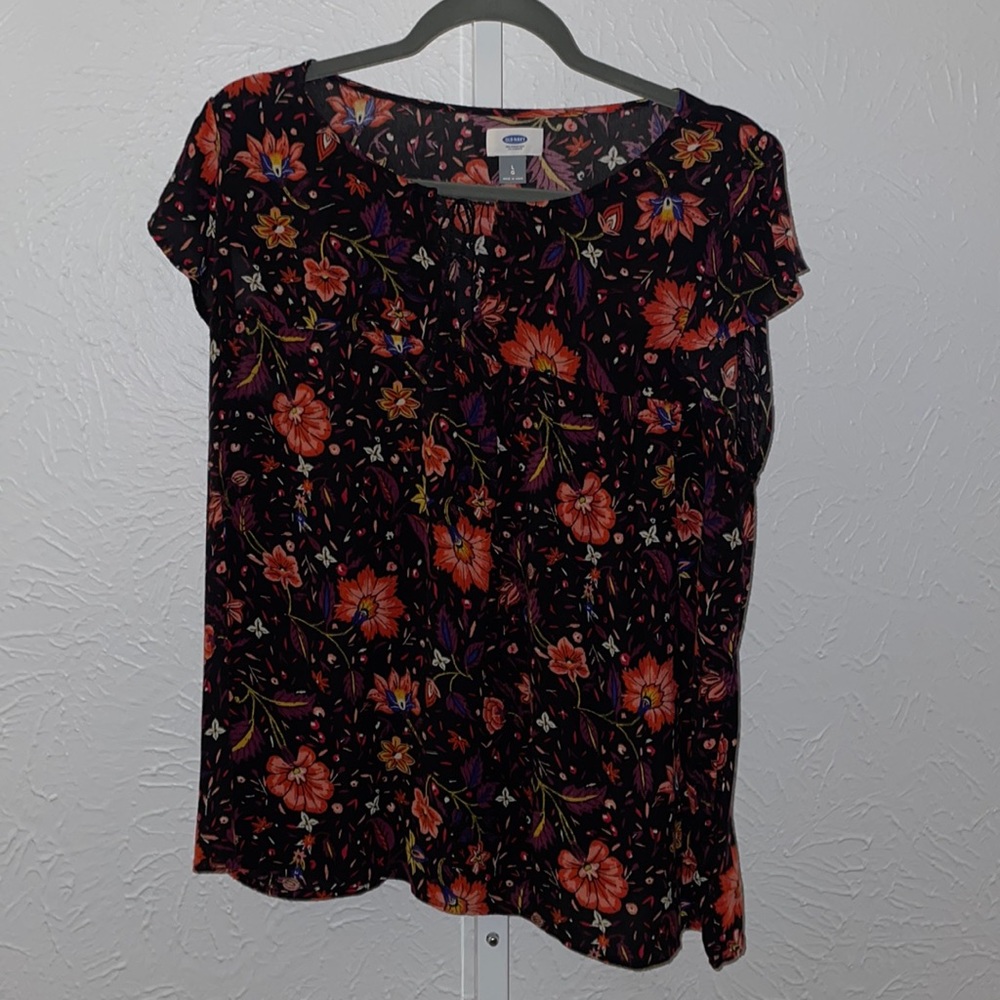 Old Navy Black with Floral Print XL Capped Sleeves